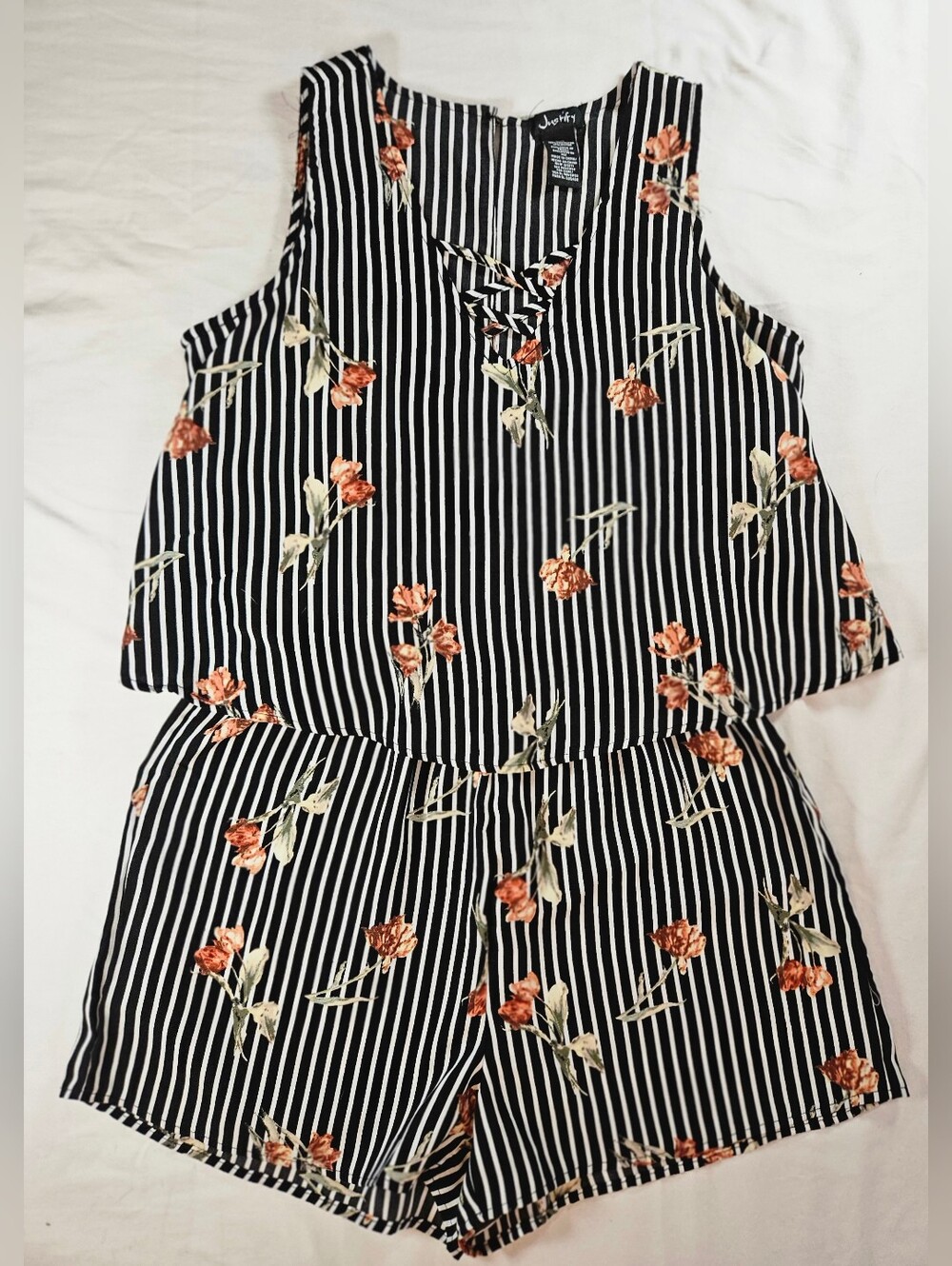 Justify Womens Black & White Stripe Red Floral Sleeveless Short Romper Size Med